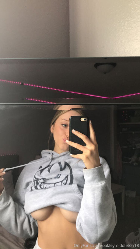 Oakleymiddleton18 only fans content