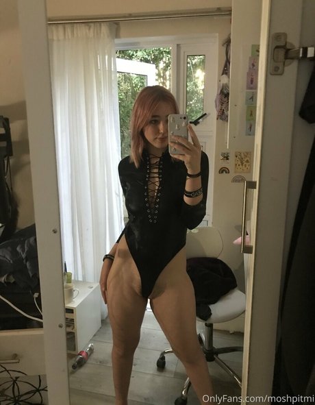 Moshpitmi porn onlyfans