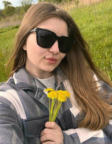 lily lilylu en onlyfans