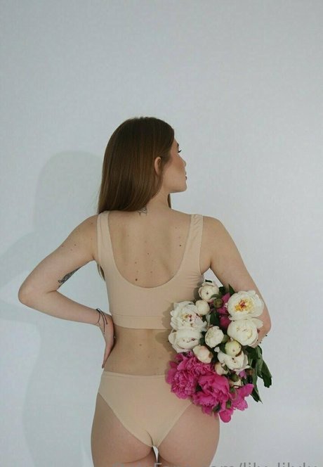 lily lilylu tits onlyfans