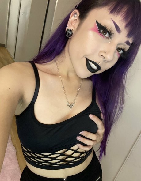 spookybeanfree onlyfans striptease
