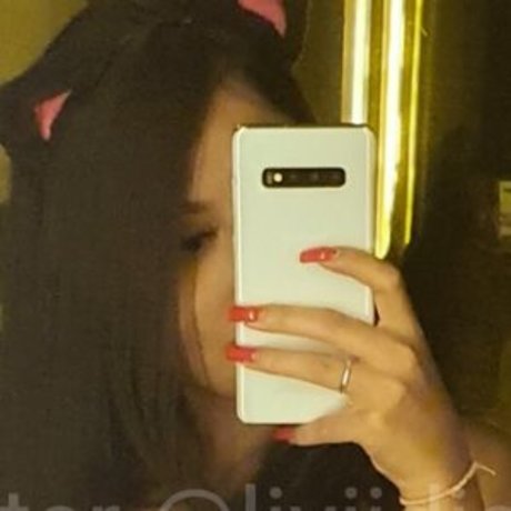 Livia Dias onlyfans leaks