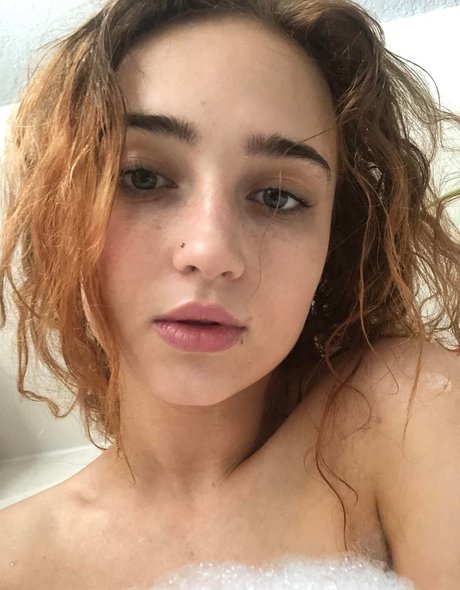 Scarlett Somebody onlyfans model photo