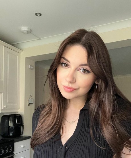 Harrie Silver onlyfans strip tease