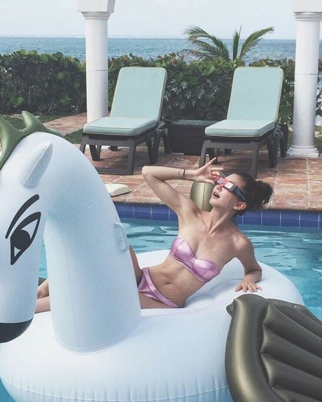 Kimiko Glenn onlyfans leaked pics