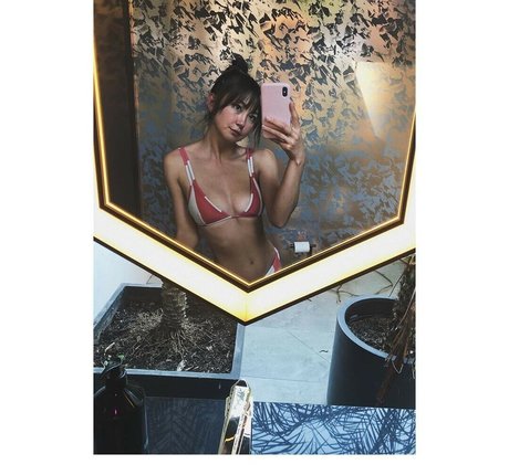 Kimiko Glenn naked onlyfans leak