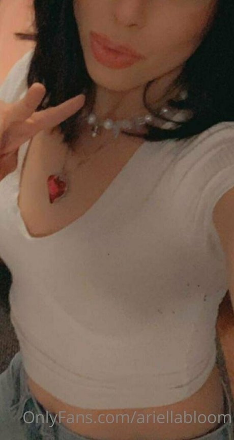 ariellabloom onlyfans tits