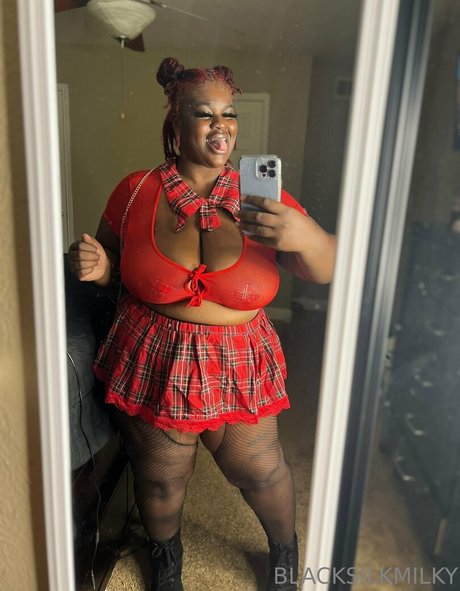 sexyblacksilkp1 onlyfans lean