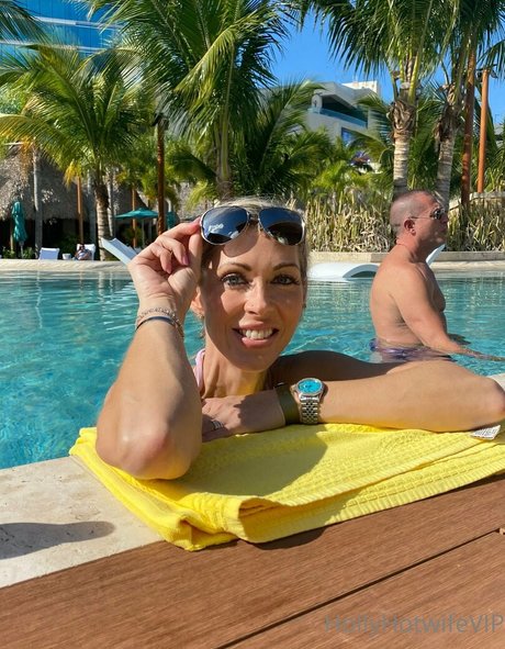hollyhotwifevip Profile pic