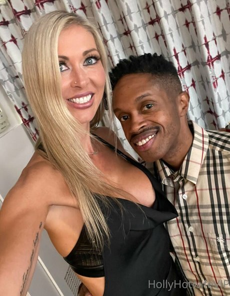 hollyhotwifevip is on onlyfans