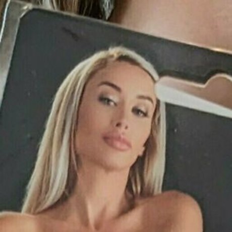 adventure g1rl onlyfans model