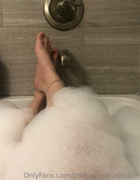 preggosauruspeach onlyfans leaked tits