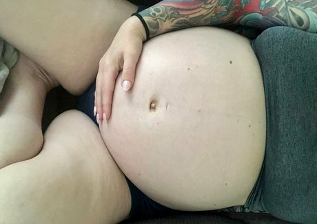 preggosauruspeach nude porn onlyfans