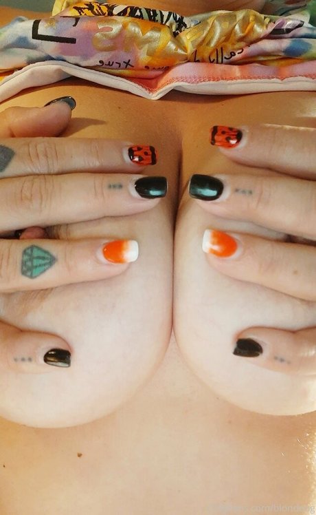 blondeog onlyfans leak ass