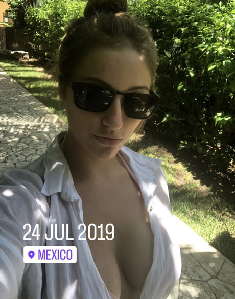 Chloe Smart onlyfans pics