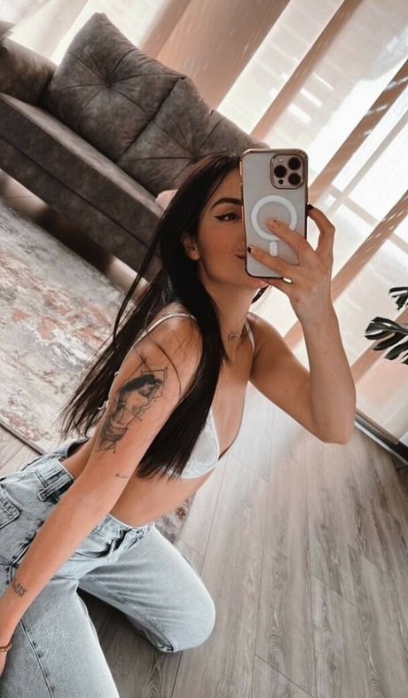 Annie Dreams onlyfans nude pics