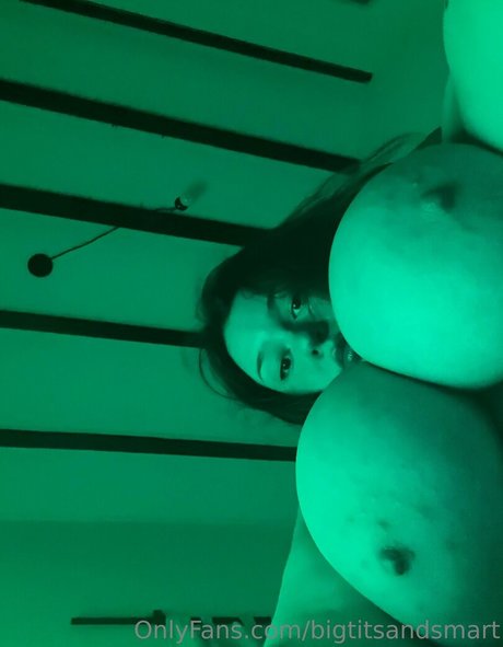 bigtitsandsmart onlyfans leak nude