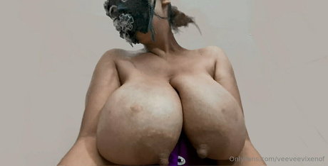veeveevixenof onlyfans nude leaked