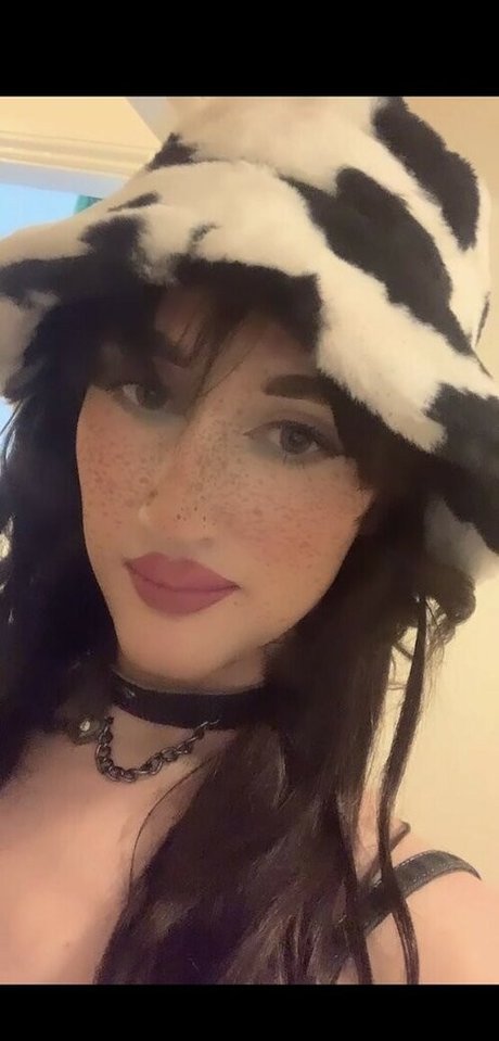 cutelily00 onlyfans pic