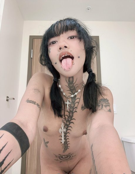 cyber0v0 is on onlyfans