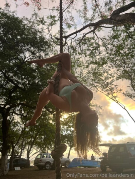 BellaAndersin only fans.