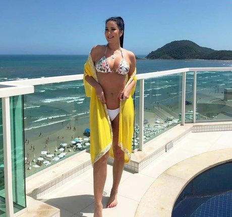 Helen Ganzarolli nude onlyfans leak