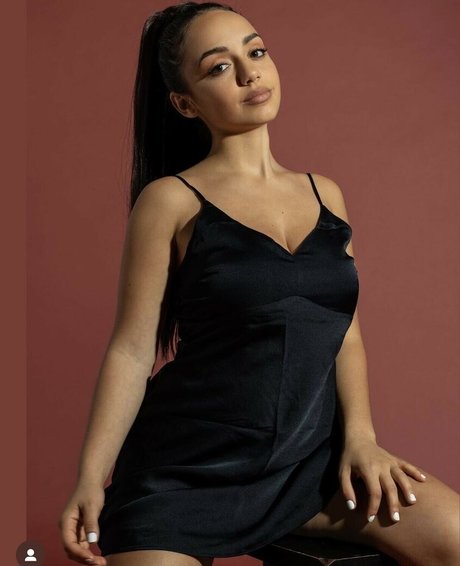 Leah Rodkin sexy onlyfans