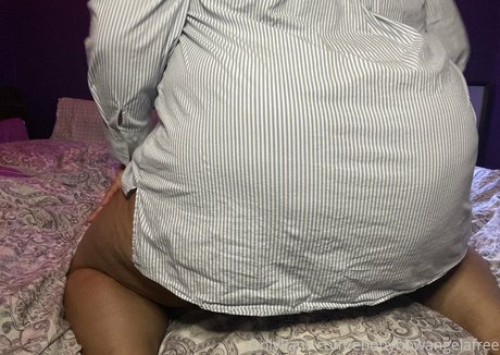 ebonybbwangelafree onlyfans model images