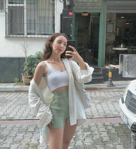 Meltem Koc only fans photos