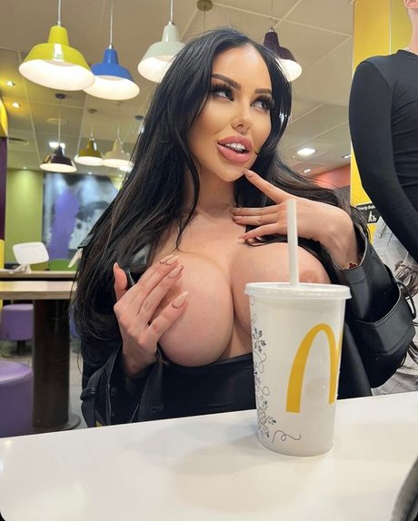 Paris Milan only fans pic