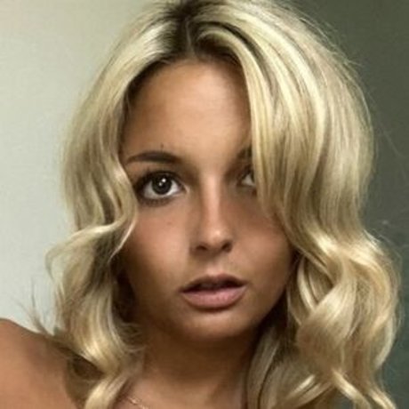 Elle Lovely nude onlyfans leak