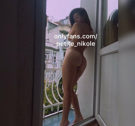 petitenikole onlyfans pictures
