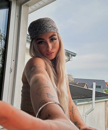 laeticia sophie onlyfans joi