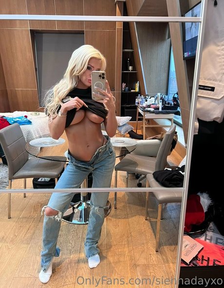 siennadayxo onlyfans leak ass