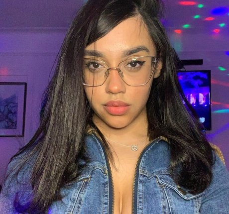 itsqueennovaa onlyfans free content