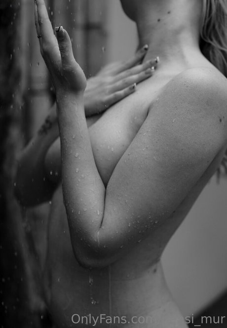 Nensi Mur onlyfans sextape leak