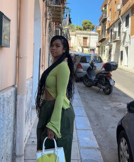 hermusicofficial onlyfans nude