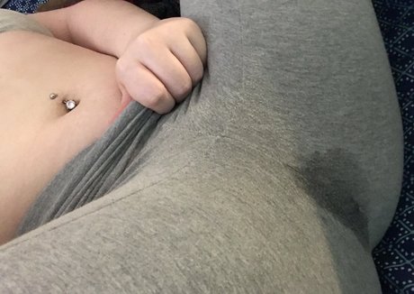 oliviaskiesvip nudes only fans