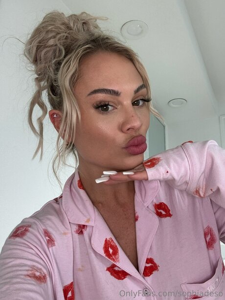 Sophiadeso onlyfans strip tease