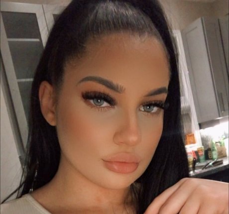 claudzzb onlyfans strip