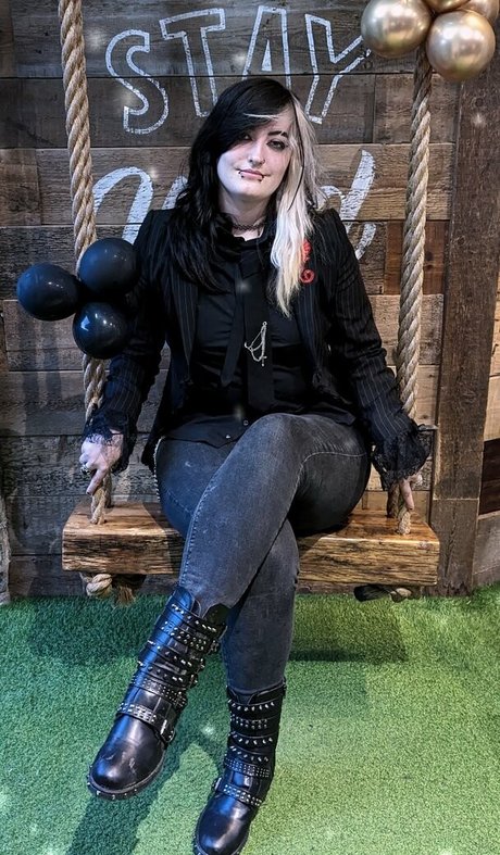 Easygoinggoth onlyfans leaks nudes