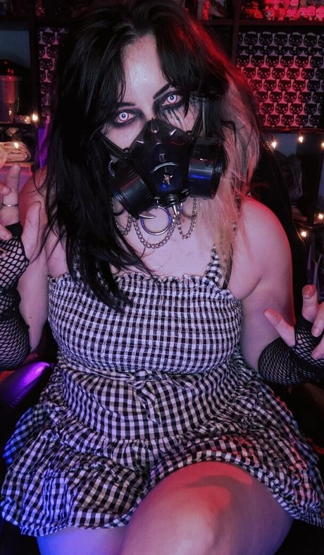 Easygoinggoth on onlyfans