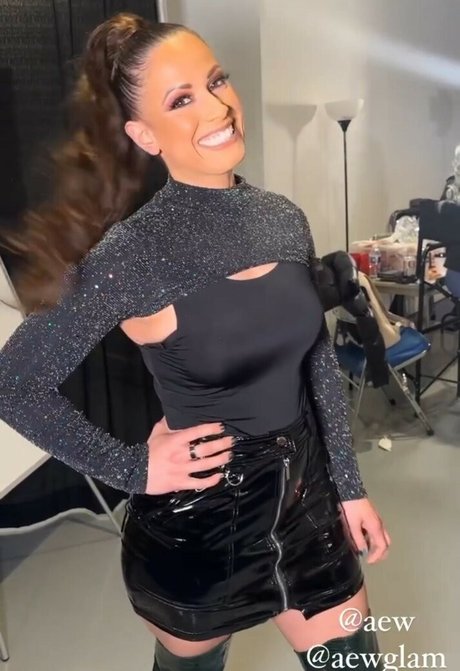 AEW Dasha Kuret onlyfans striptease