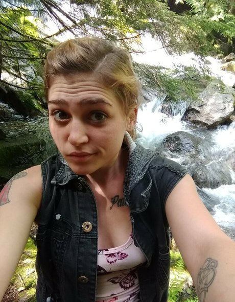 pyxxii onlyfans strip tease