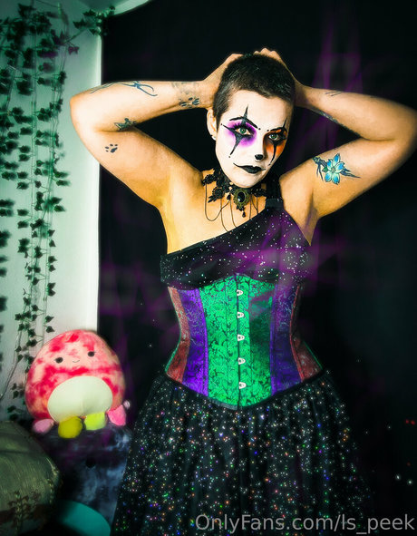 ls peek onlyfans leaj