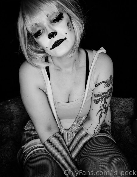 ls peek onlyfans model photos