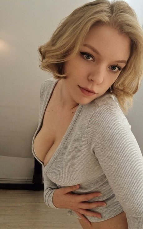 Nina Fragole leaked onlyfans.