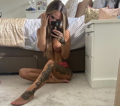 Chantelle Connelly onlyfans images