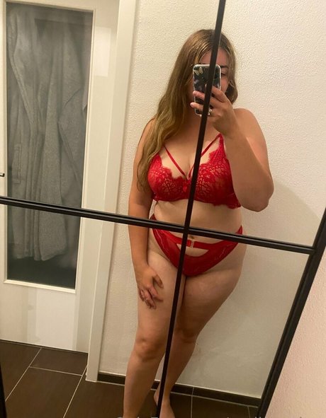 Molly Archer only fans photos