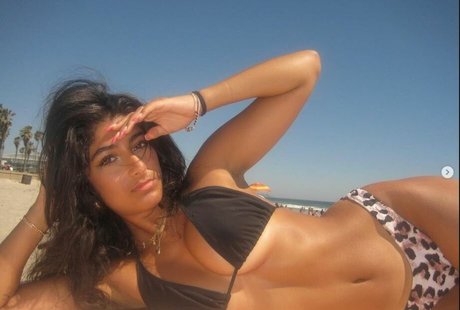 Donya Shabani onlyfans leaked photos